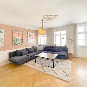  Apartment Large With 4 Bedrooms In